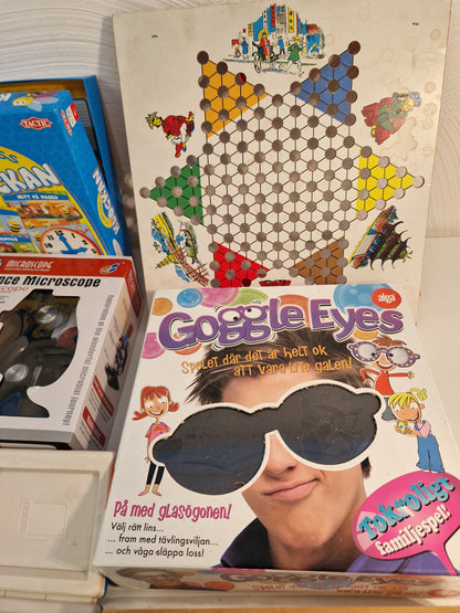 Diverse spel & mikroskop