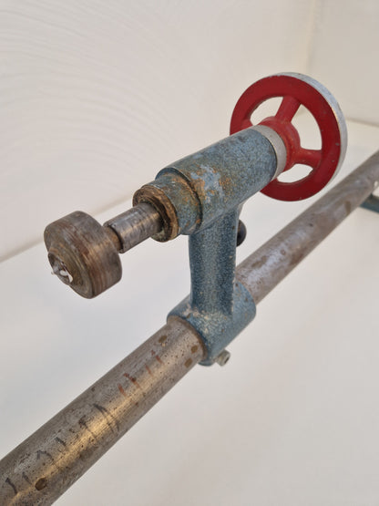 Träsvarv med slipsten utan motor