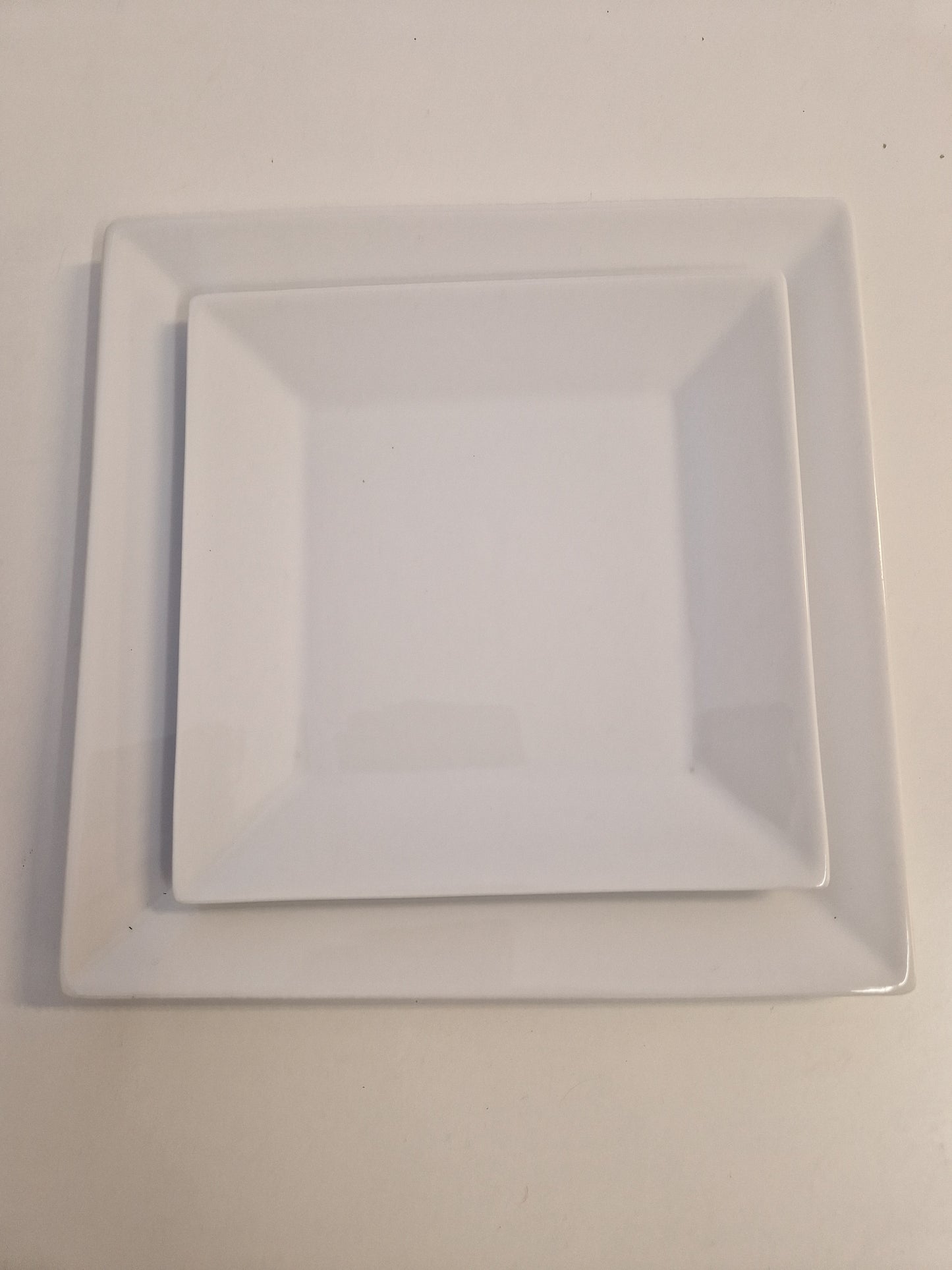 Mat- och förrättstallrikar