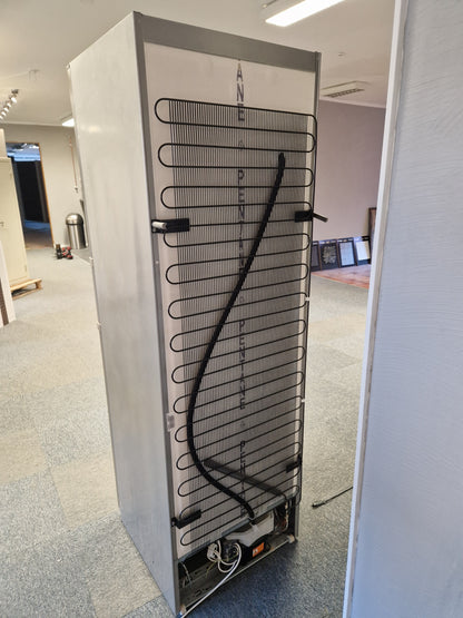 Frysskåp i fullhöjd "No frost"