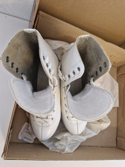 PEGGY konståkningsskridskor stl. 32.