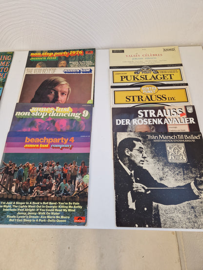 LP-skivor i läskback, blandad musik