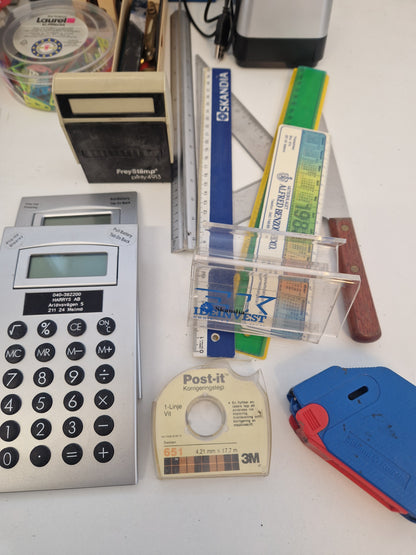 Diverse kontorsrelaterade prylar