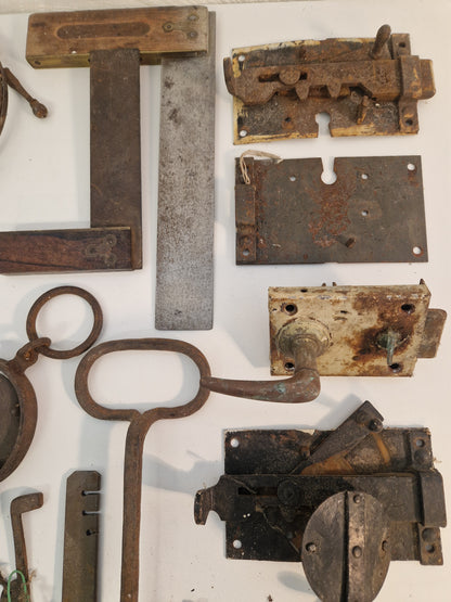 Allmogeverktyg och låskistor