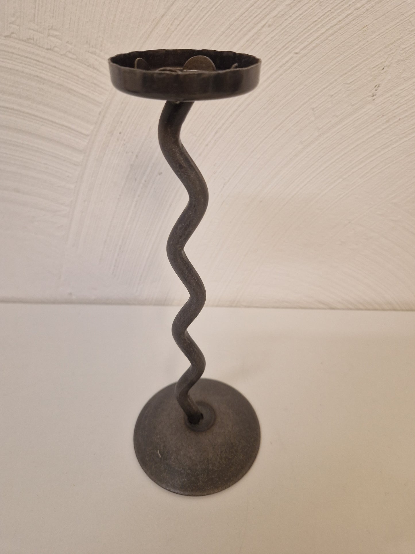 Ljuskrona och ljusstakar i smide