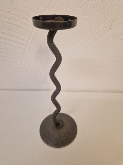 Ljuskrona och ljusstakar i smide