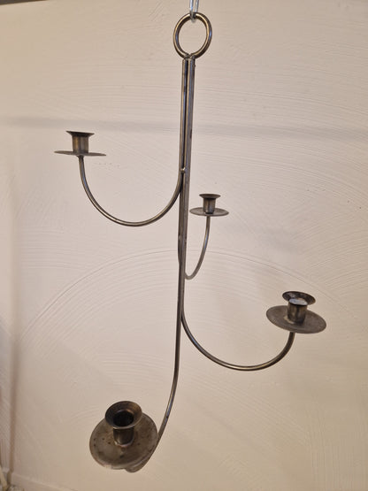 Ljuskrona och ljusstakar i smide