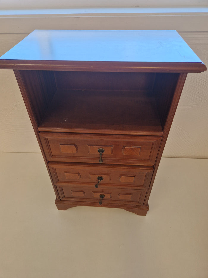 Sängmöbel med lådor