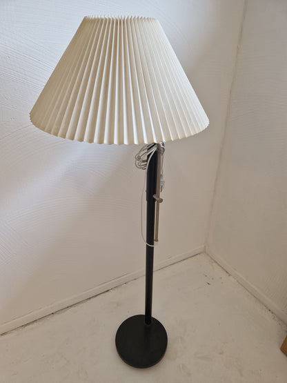 Golvlampa med 2 ljuskällor