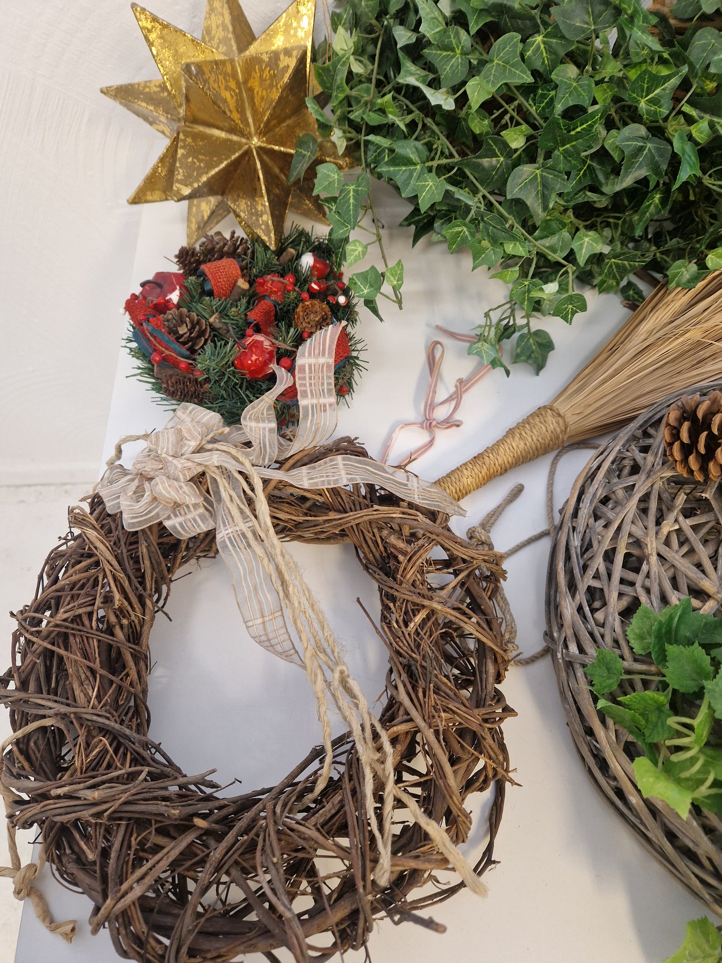 Diverse väggalster & kransar mm