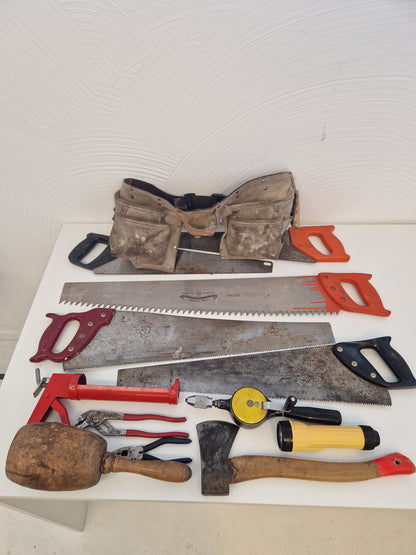 Verktygslåda i trä med div. kvalitetsverktyg