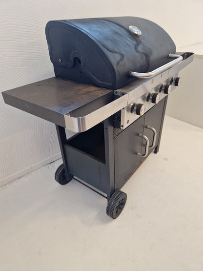 Gasolgrill med 4 brännare