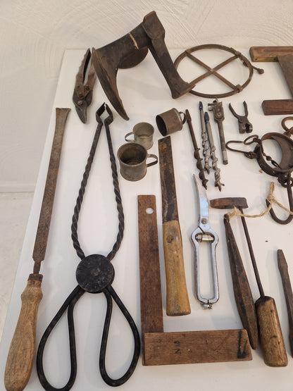 Allmogeverktyg och låskistor