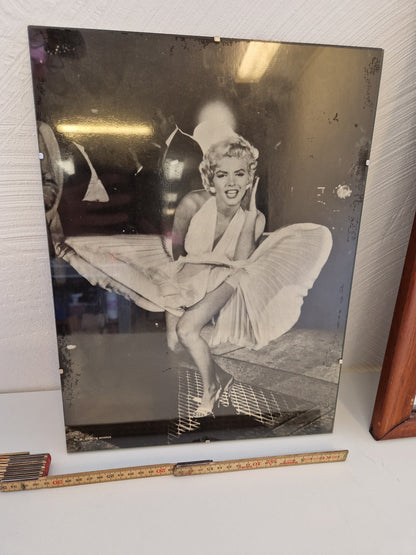 Tavlor, bl.a. Marilyn Monroe & Stockholms Mjölkförsäljnings AB