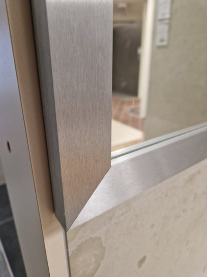 Spegel i borstad aluminium