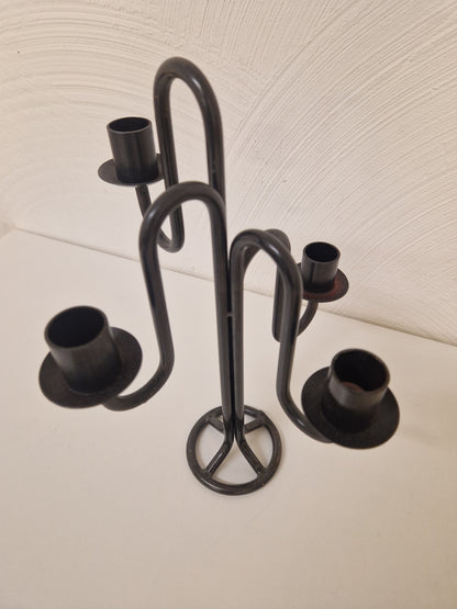 Ljuskrona och ljusstakar i smide