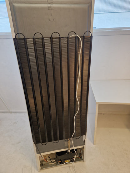 Nyare självavfrostande frysskåp.