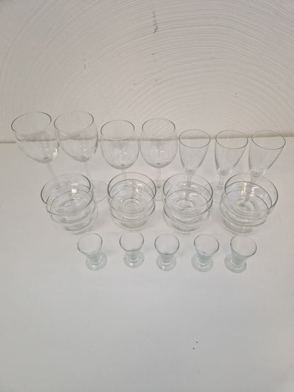 Parti dessertskålar och glas