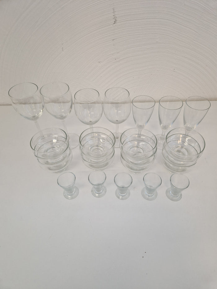 Parti dessertskålar och glas