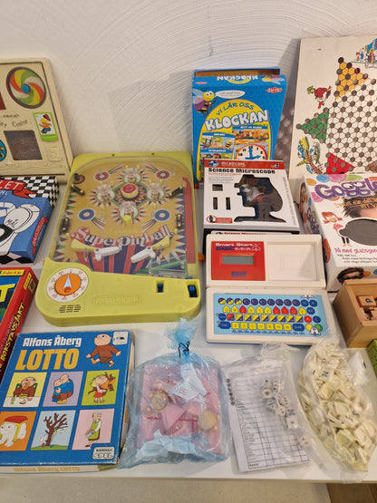 Diverse spel & mikroskop