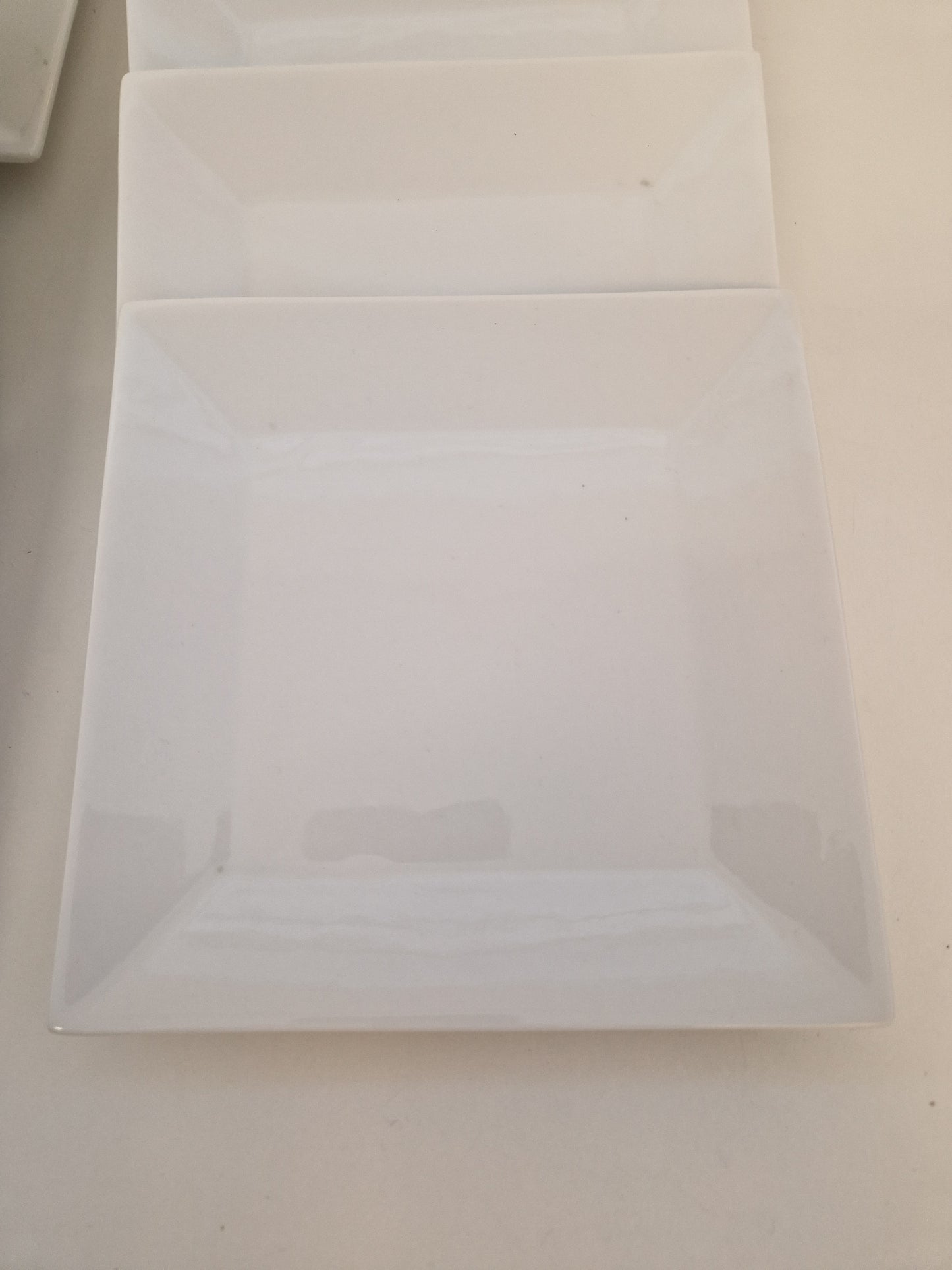 Mat- och förrättstallrikar