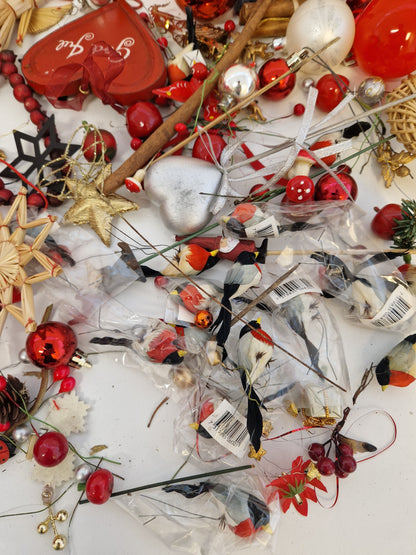 Julgranskulor och pynt