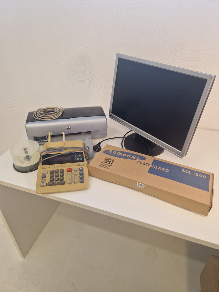 22" skärm, skrivare, nytt tangentbord mm