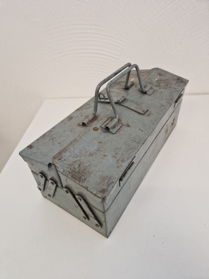 Verktygslåda med div verktyg