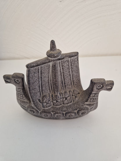 Figuriner i keramik  & porslin