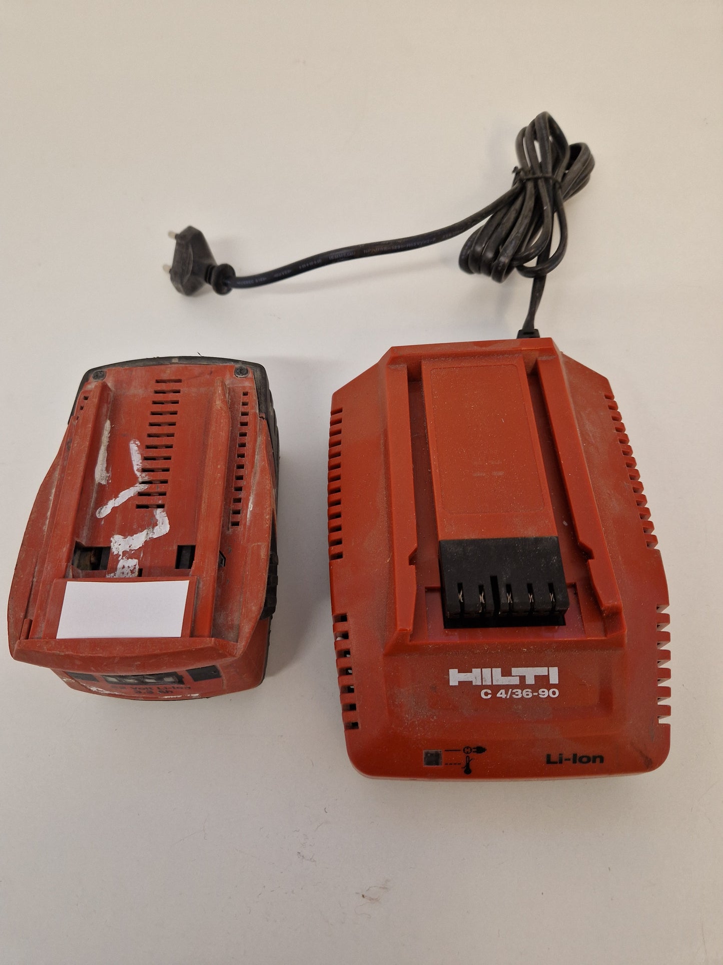 HILTI laddare + batteri