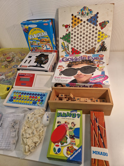 Diverse spel & mikroskop