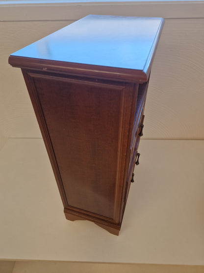 Sängmöbel med lådor