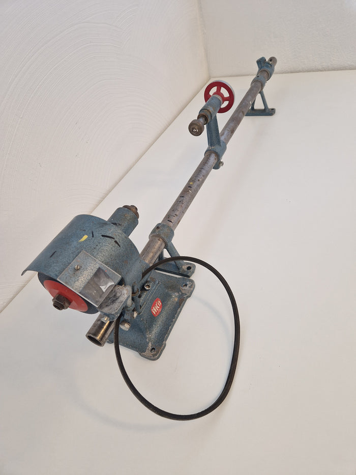 Träsvarv med slipsten utan motor