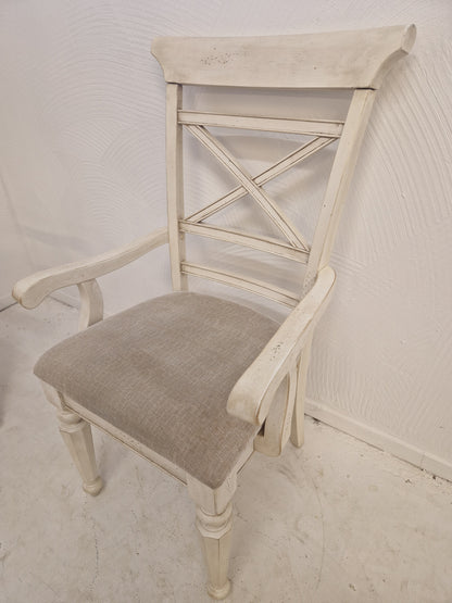 Par antikvita karmstolar "Chabby chic"