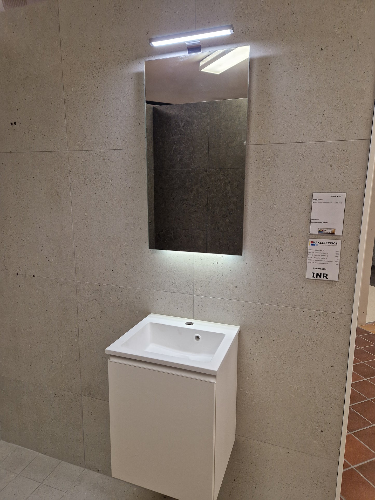 Vask, underskåp, spegel